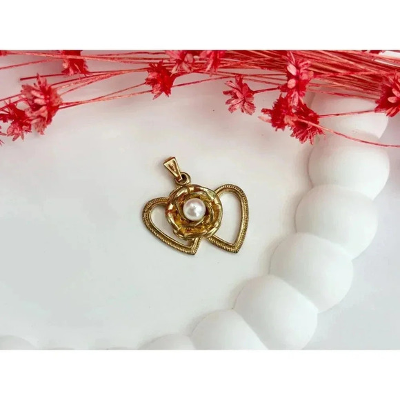 Gold Toned Double Heart Floral + Pearl Vintage Pendant | trinket | charm - Picture 2 of 7